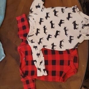 🐻    2 HB long sleeved onesie size 0-3 months